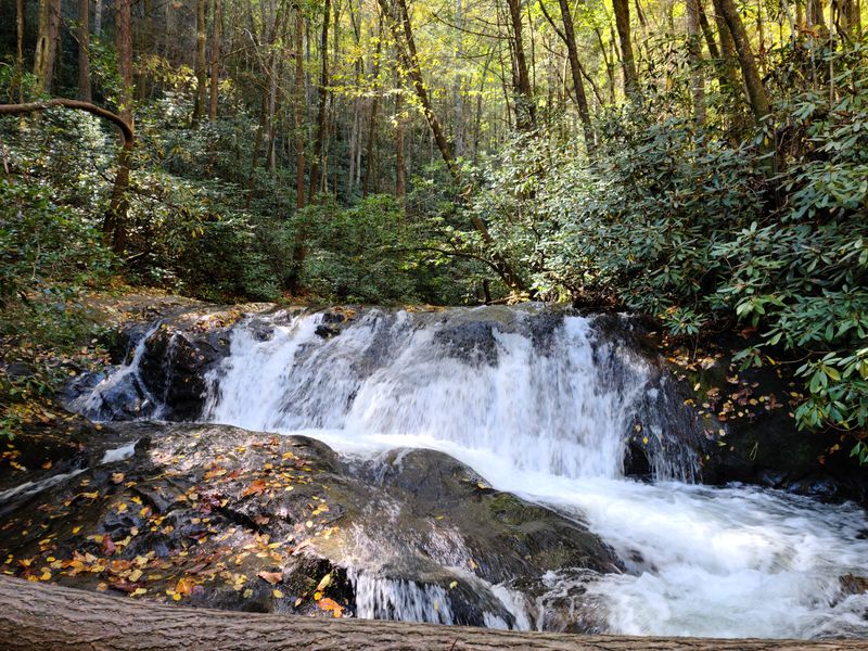 Fall Colors Transform the Hike Into a Painter's Dream