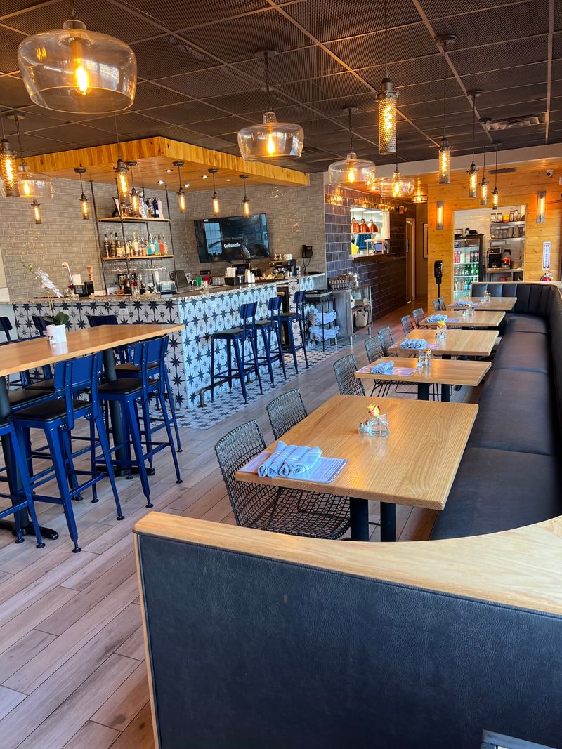 These 13 Beachside Georgia Burger Shacks Are Still Mostly Known To Locals - Decor Hint The Corner Grill