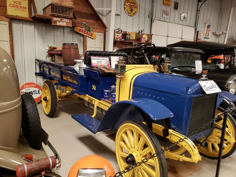 The Remarkable Automobile Museum In North Carolina You've Probably Never Heard Of - Decor Hint Vintage Gas Pumps And Period Advertising Signs