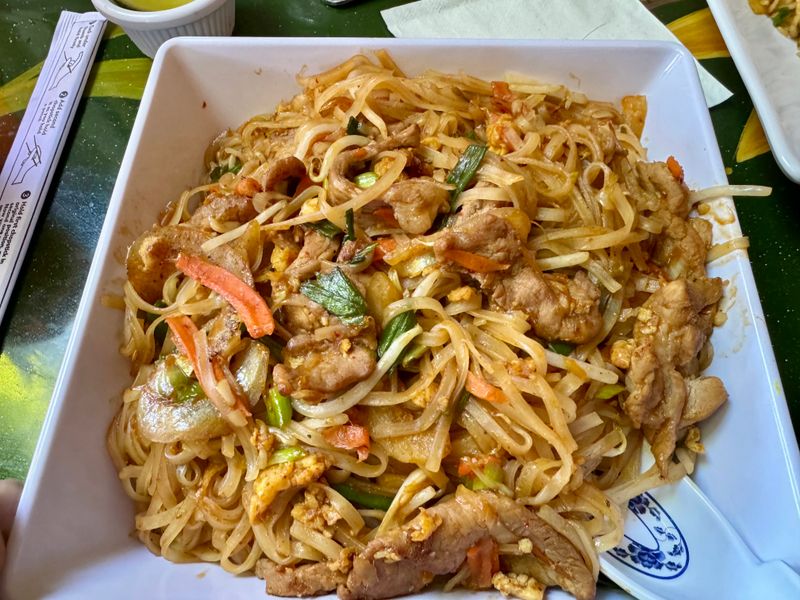 Pad Thai Done Right With Proper Fixings