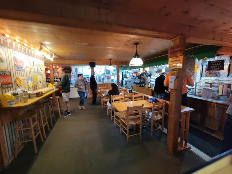 A Deli That Serves Breakfast And Lunch Worth The Drive