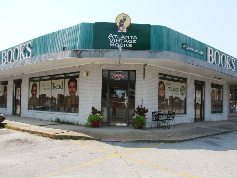 This Atlanta Georgia Bookstore Has 80,000 Books Secret Basement Treasures And Hollywood-Famous Cats - Decor Hint p XcM7K2G42hPPu8 - Decor Hint