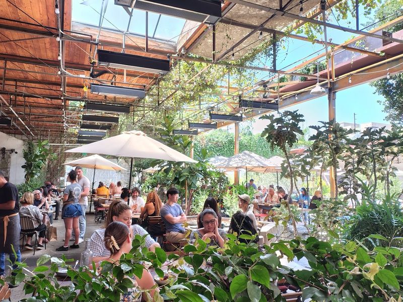 Manuela, Los Angeles