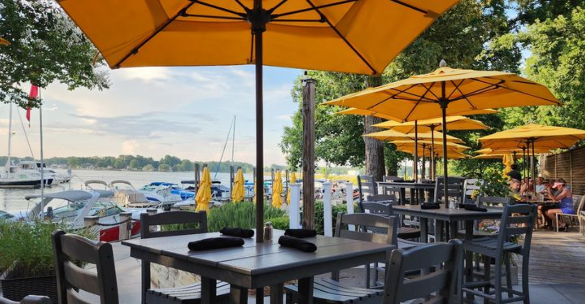 14 North Carolina Waterfront Restaurants Perfect For Rainy Days 3 - Decor Hint