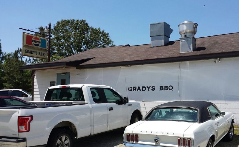 15 North Carolina Hole-In-The-Wall Restaurants Worth The Search - Decor Hint Grady's BBQ, Dudley