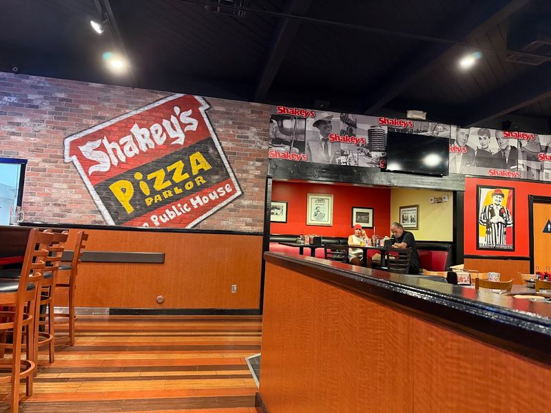 Shakey's Pizza Parlor, Los Angeles