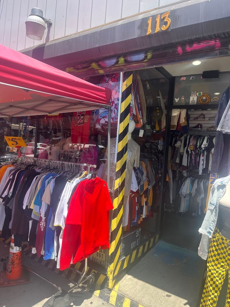 This Budget-Friendly California Thrift Store Is Full Of Deals You Won't Believe - Decor Hint Location In The Heart Of The LA Fashion District