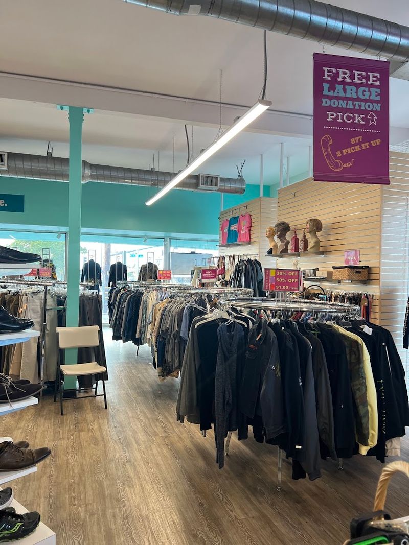 This California Thrift Store Helps Fund Healthcare Every Time Someone Shops - Decor Hint Donation Drop-Off And Free Home Pickup Services