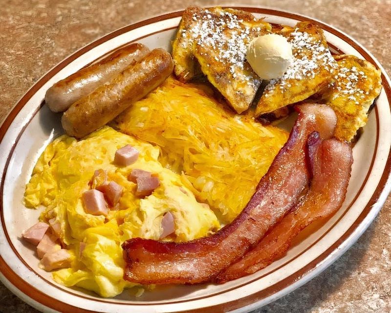 Breakfast Plates That Keep Things Simple And Satisfying