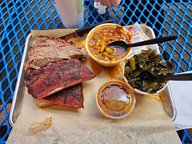Takeout Service Makes Beach Lunches Legendary