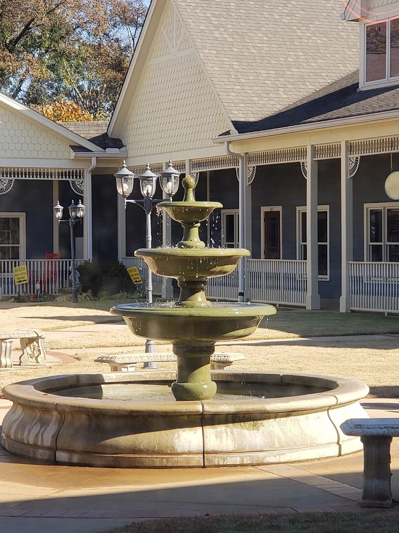 Georgia's Classic Diner Where Peach Cobbler Is Still Made The Classic Way - Decor Hint Why Locals Keep Coming Back For Burgers And Shakes