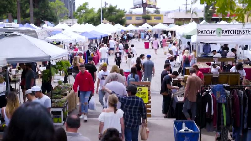 This California Flea Market With 260+ Vendors Feels Like A Treasure Hunt You Won't Want To End - Decor Hint Thousands Of Visitors Show Up Every Week