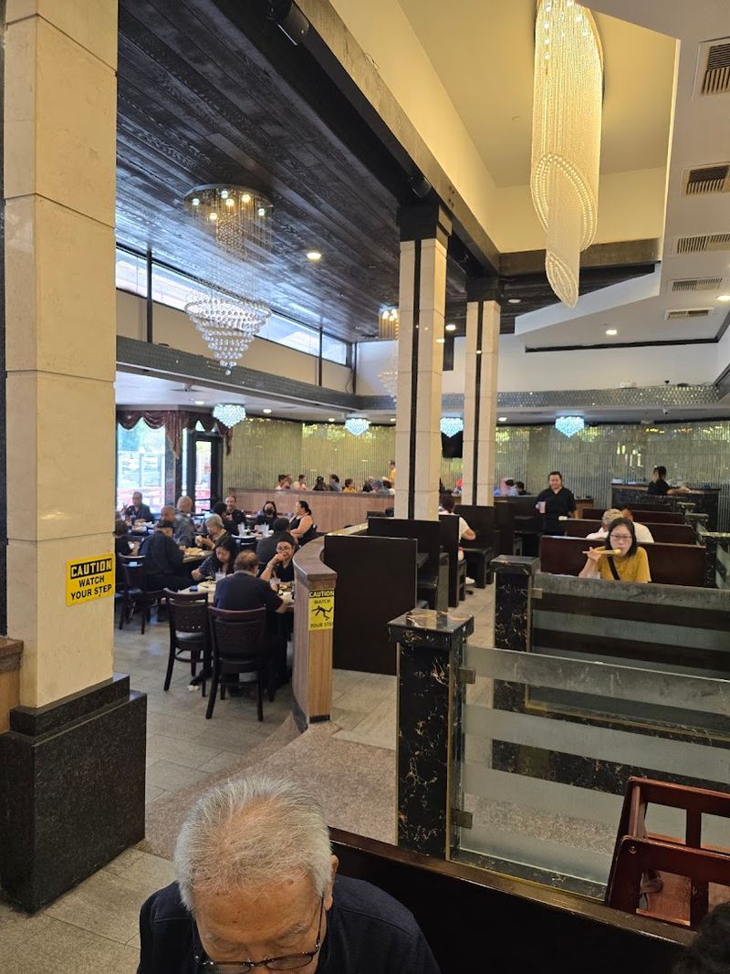 The Seafood Buffet In California Quietly Lives Up To The Hype - Decor Hint The Dining Room Is Spacious And Comfortable