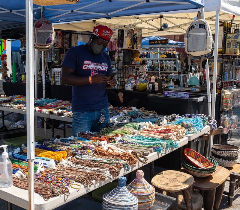This California Flea Market With 260+ Vendors Feels Like A Treasure Hunt You Won't Want To End - Decor Hint Over 260+ Vendors Every Single Sunday