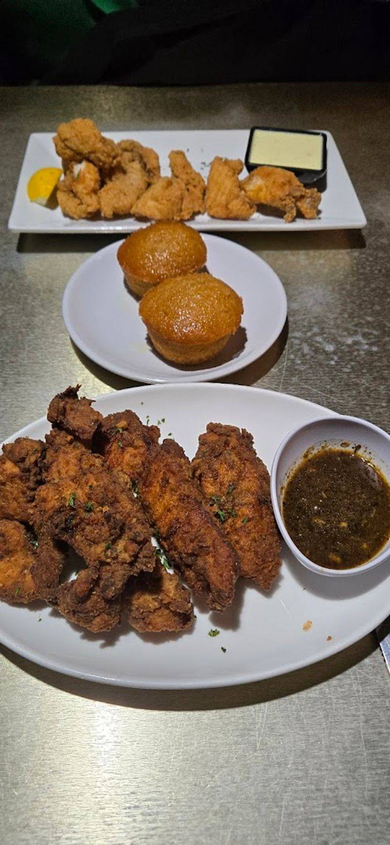 This Low-Key Georgia Restaurant Is Known For Wings That Keep People Coming Back - Decor Hint Signature Honey Sriracha Wings