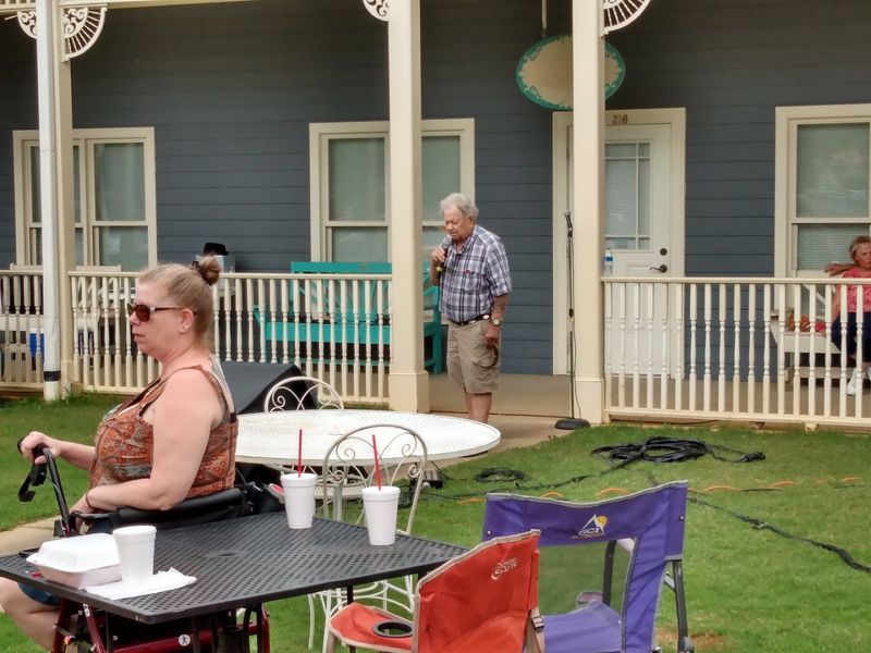 Georgia's Classic Diner Where Peach Cobbler Is Still Made The Classic Way - Decor Hint Who This Spot Is Perfect For