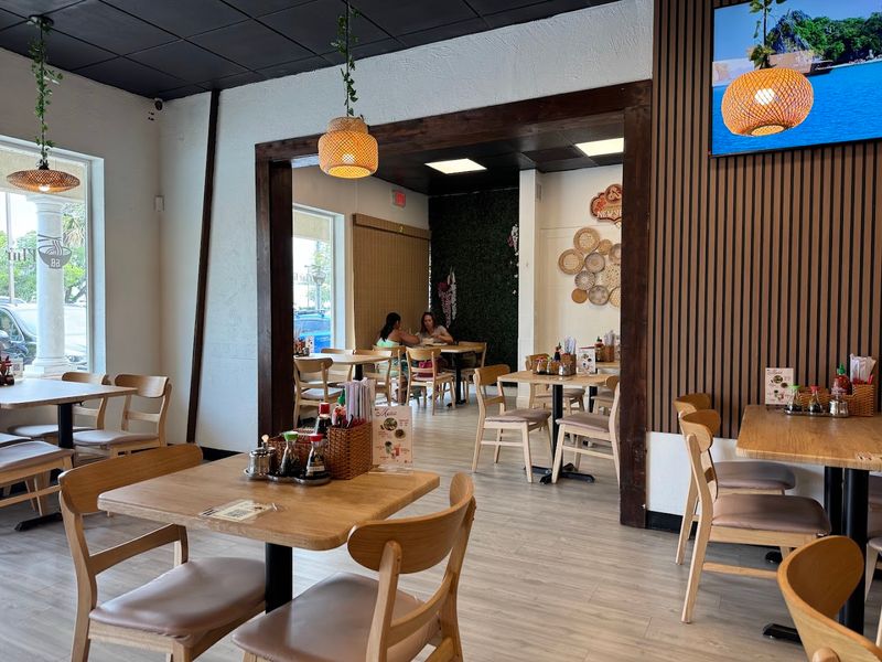 This North Carolina Restaurant Serves Shaking Beef You Won't Forget - Decor Hint The Kind of Meal You Think About Later