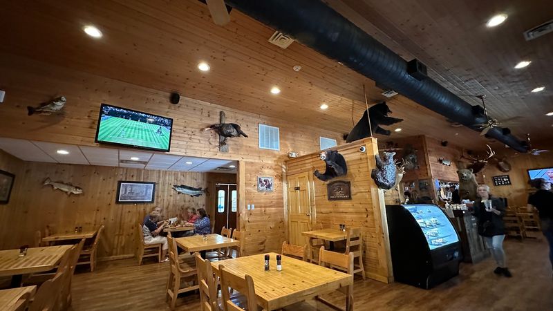 This Remote Ohio Steakhouse Is Miles From Anywhere But Serves Incredible Steaks - Decor Hint Rustic Lodge Interior Atmosphere