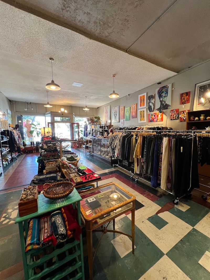 This Small Los Angeles, California Vintage Shop Has More Character Than Stores Twice Its Size - Decor Hint True Vintage Items That Actually Earn The Label