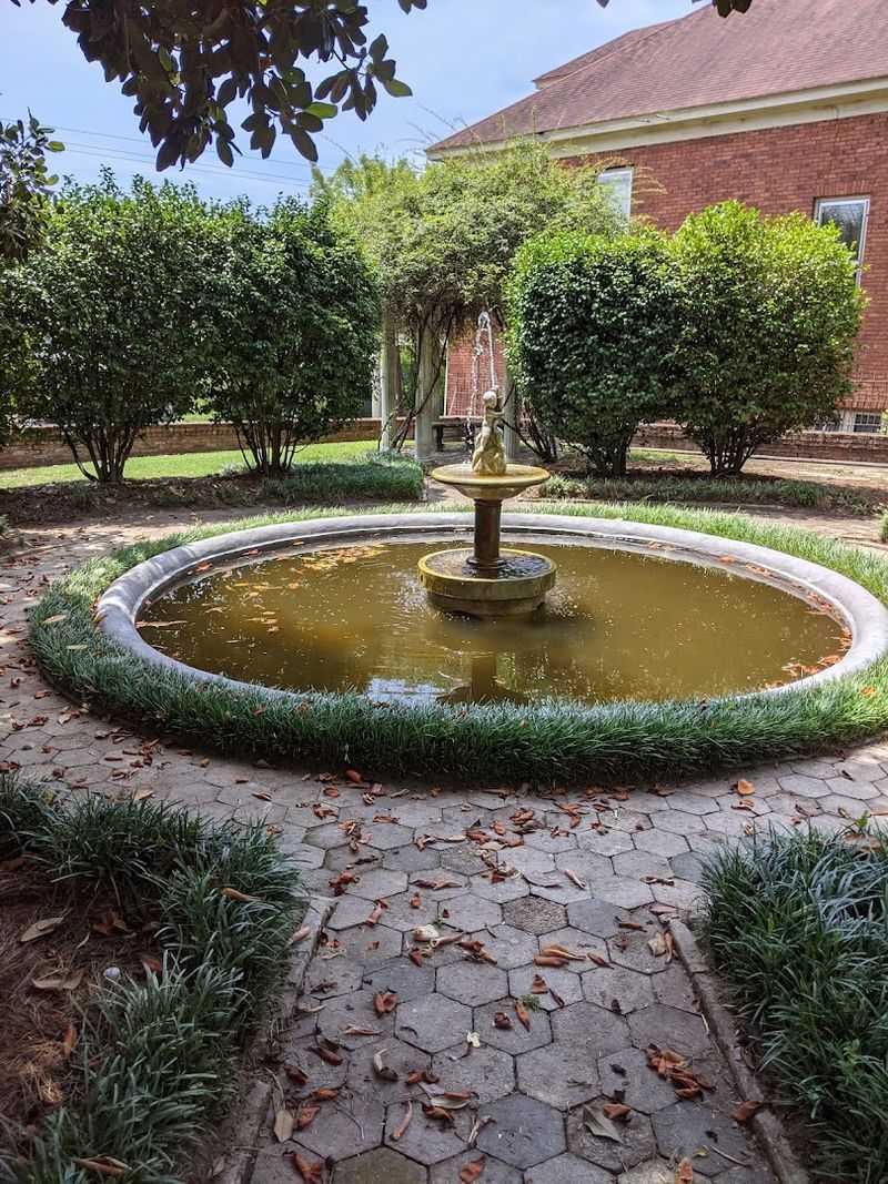 There's A Very Good Reason This Georgia Estate Is Known As The Palace Of The South - Decor Hint A Gift Shop Worth Browsing