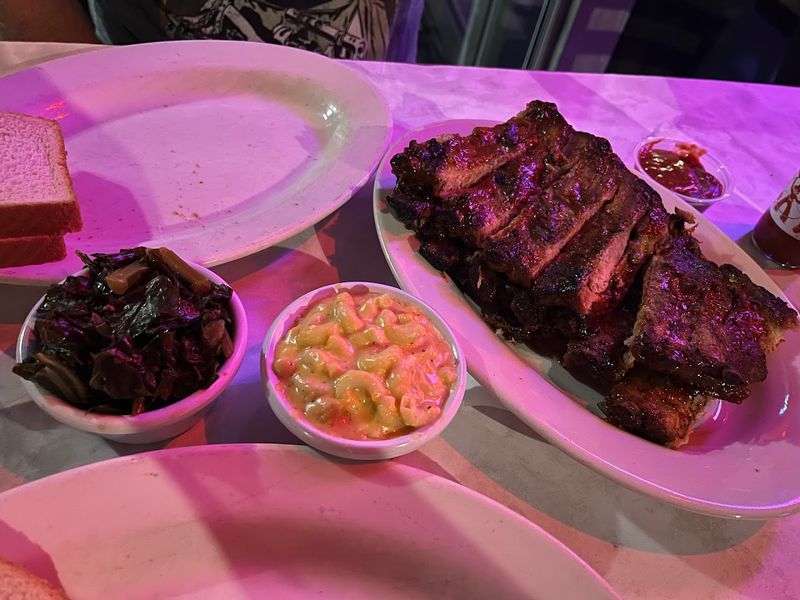 This Tiny Georgia Restaurant Is Known For BBQ That Keeps People Coming Back - Decor Hint Live Music That Elevates Every Visit