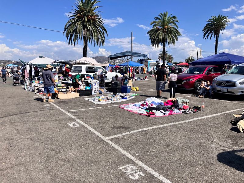 This California Swap Meet Has Been Drawing Crowds Since 1970 With Hundreds Of Vendors - Decor Hint Vendor Space Available For Anyone Who Wants To Sell