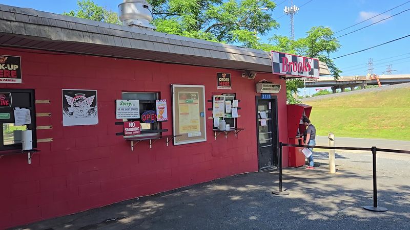 The North Carolina Burger Joints That Never Need Advertising Because The Lines Say Everything - Decor Hint Brooks Sandwich House