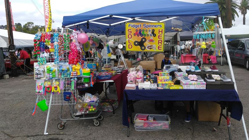 This California Swap Meet Has Been Drawing Crowds Since 1970 With Hundreds Of Vendors - Decor Hint Hundreds Of Vendors Covering Nearly Every Category