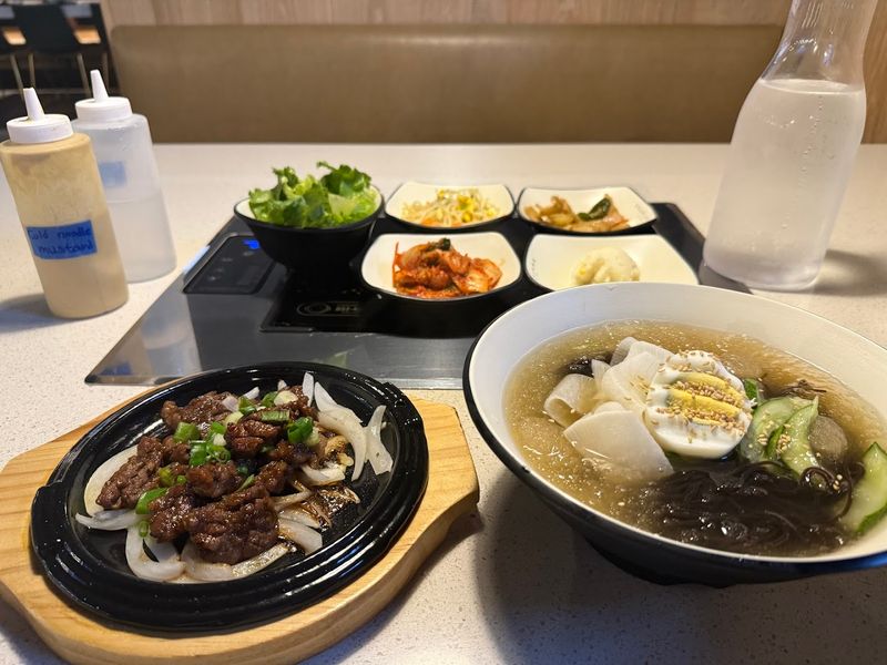 Strong Community Ties in the Atlanta Dining Scene