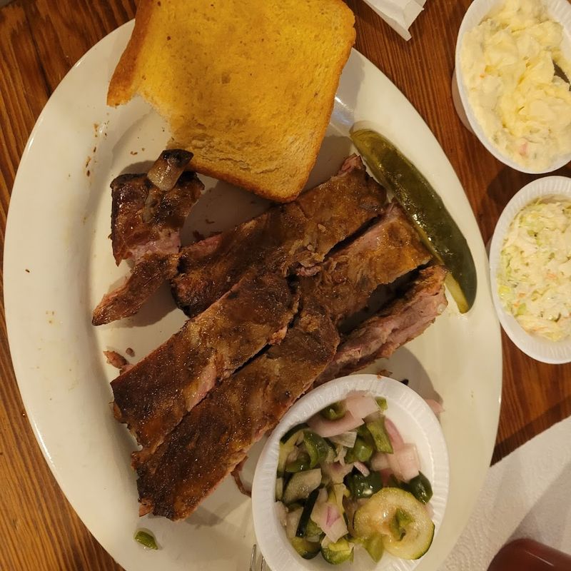 People Drive From All Over Georgia To Visit This Legendary BBQ Joint - Decor Hint Generous Portions That Actually Fill You Up