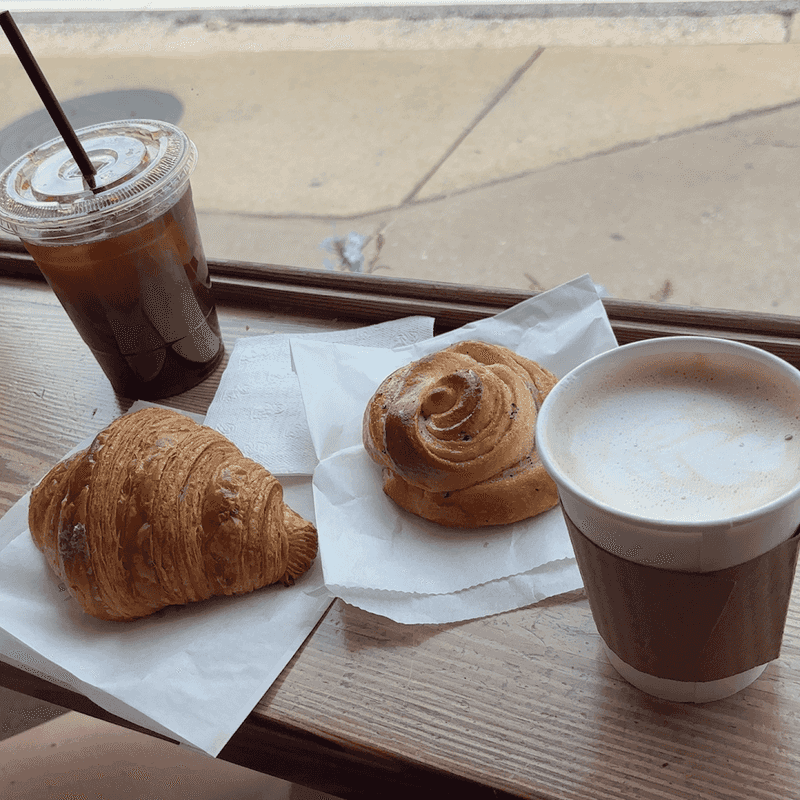 Charming Outdoor Patio Seating Option