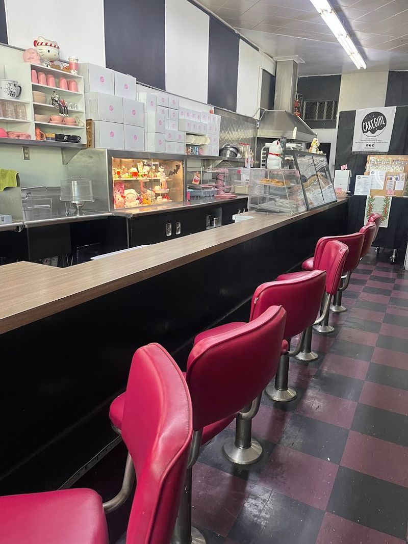 These 10 California Bakeries Prove Vegan Desserts Can Be Seriously Indulgent This April - Decor Hint Cake Girl, Los Angeles