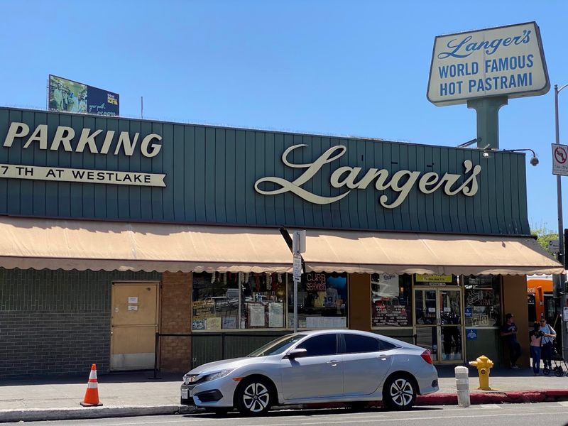 15 Southern California Sandwich Shops That Rarely Advertise But Word-Of-Mouth Keeps Them Thriving - Decor Hint Langer's Delicatessen-Restaurant, Los Angeles