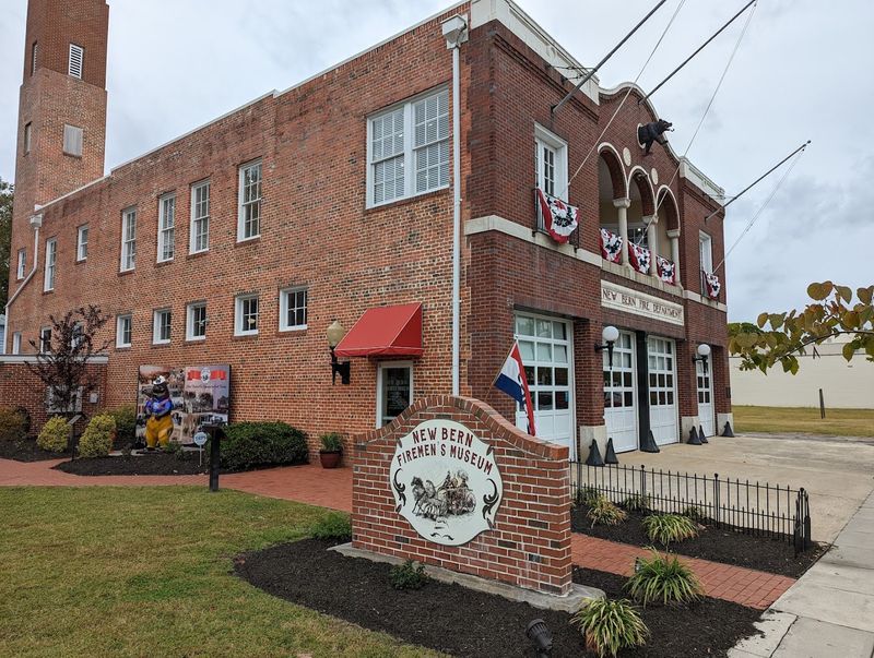 This North Carolina Town Looks So Perfect Most People Think It Was Built As A Movie Set - Decor Hint Attmore-Oliver House And Local History Museums