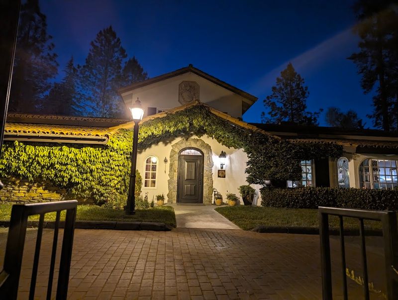 Erna's Elderberry House, Oakhurst