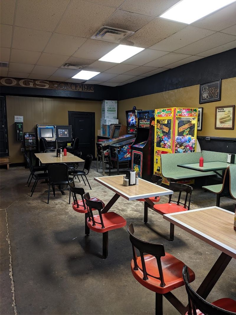 The Legendary North Carolina Restaurant That Families Have Loved For Generations - Decor Hint Pinball Machines And Pool Table Hangouts