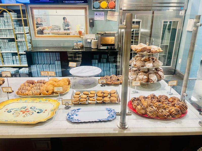 North Carolina Bakery Where The Shelves Rarely Stay Full Past 10 A.M. - Decor Hint A Warm Welcome