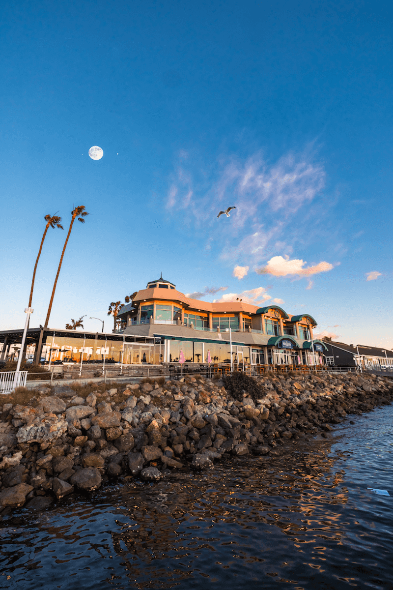 Boathouse On The Bay – Long Beach