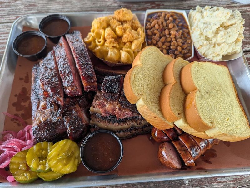 12 Reasons Everyone Is Moving To North Carolina Right Now - Decor Hint Legendary Barbecue And Southern Food