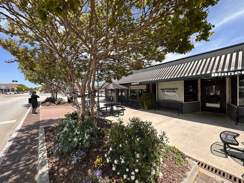 People Drive From Across Georgia For The Outrageously Delicious Fried Chicken At This Iconic Restaurant - Decor Hint Downtown Tucker Location That Connects to the Community