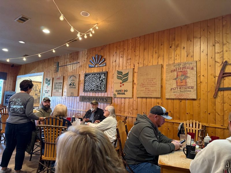 This Log Cabin Restaurant In Blairsville, Georgia Serves Incredibly Flaky Biscuits And A Legendary Sausage Gravy - Decor Hint Farm-Fresh Ingredients