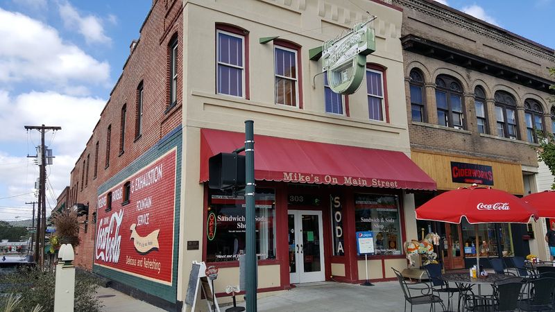Mike's On Main, Hendersonville