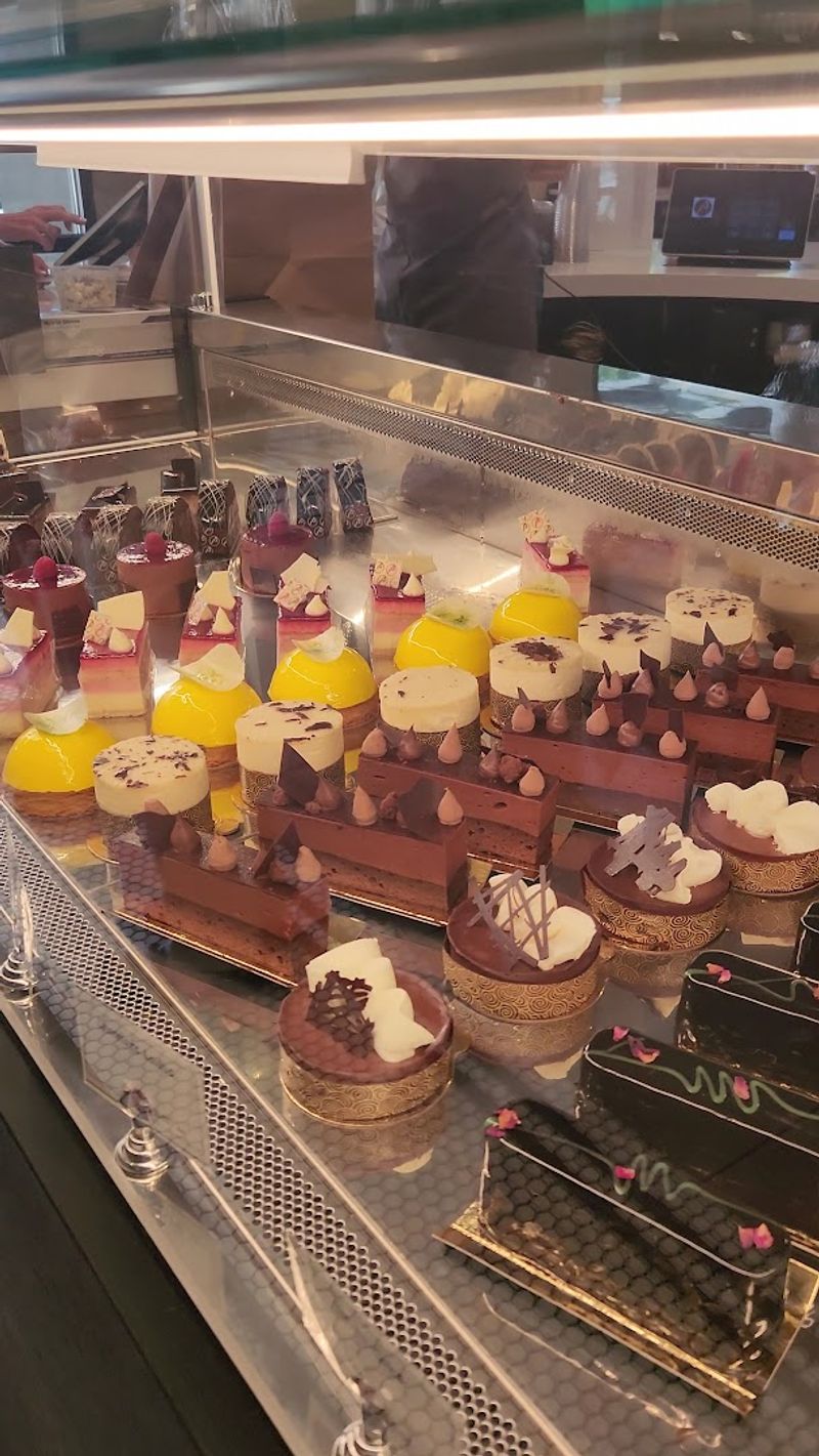 This Georgia Spot Is Making Croissants So Good, They Compete With Europe - Decor Hint Specialty Items That Keep the Menu Interesting