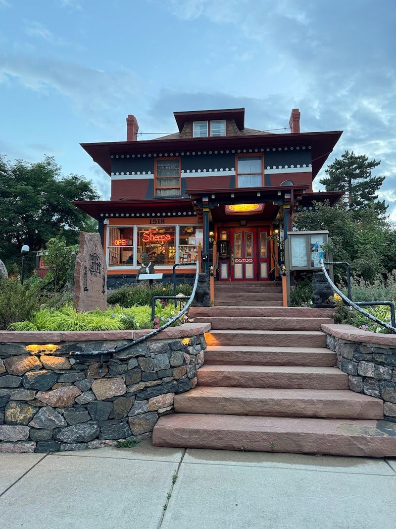 Sherpa House, Golden