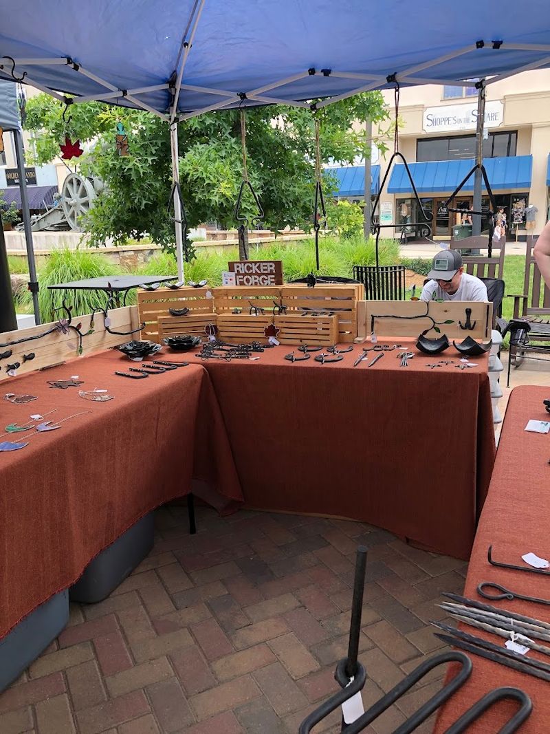 Downtown Hickory Farmers Market, Hickory