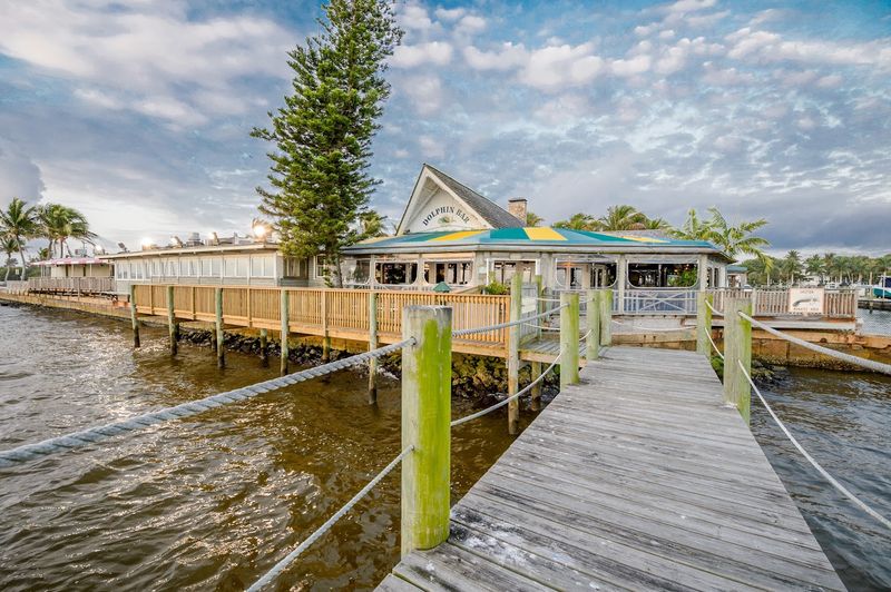 Dolphin Bar And Shrimp House, Jensen Beach