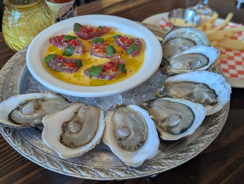 Found Oyster, Los Angeles