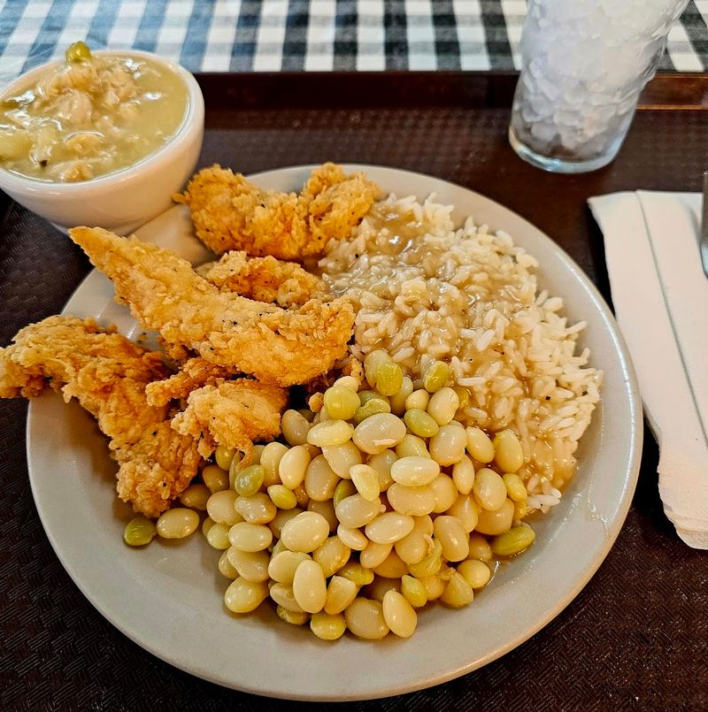 People Drive From Across Georgia For The Outrageously Delicious Fried Chicken At This Iconic Restaurant - Decor Hint Family-Owned Legacy Rooted in Southern Hospitality