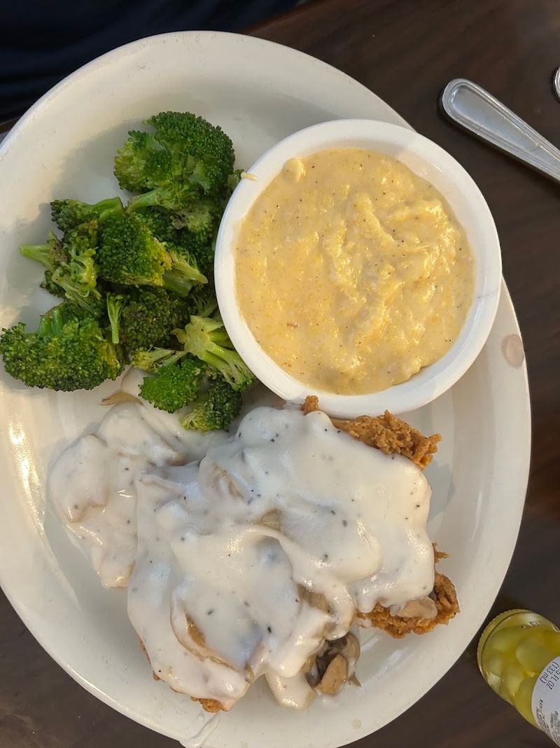 This Cozy Blue Ridge Restaurant In Georgia Is The Definition Of Southern Charm - Decor Hint Saturday Brunch That Southern Dreams Are Made Of