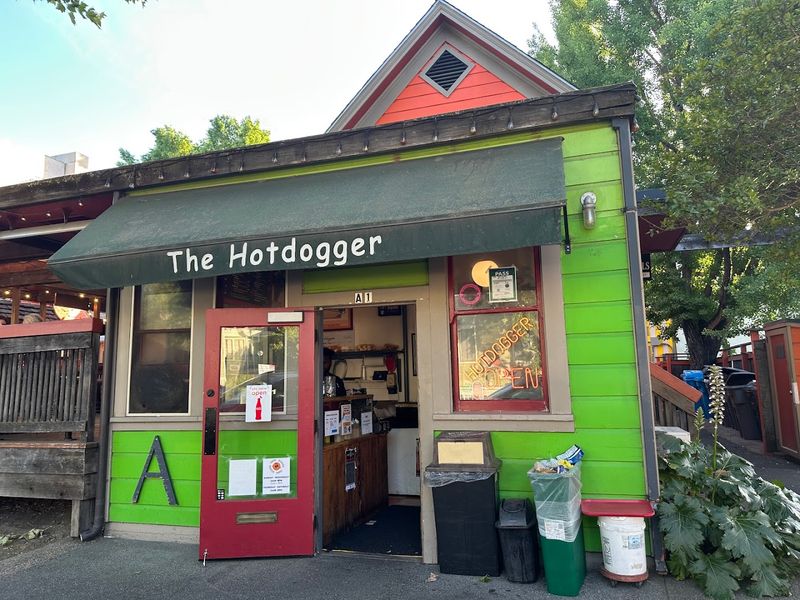 The Hotdogger – Davis